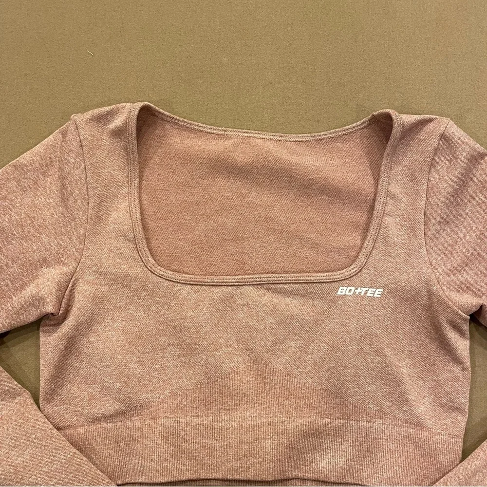 BO+TEE Long Sleeve Crop Top Light Mauve/ Rose *Size Small/Medium*